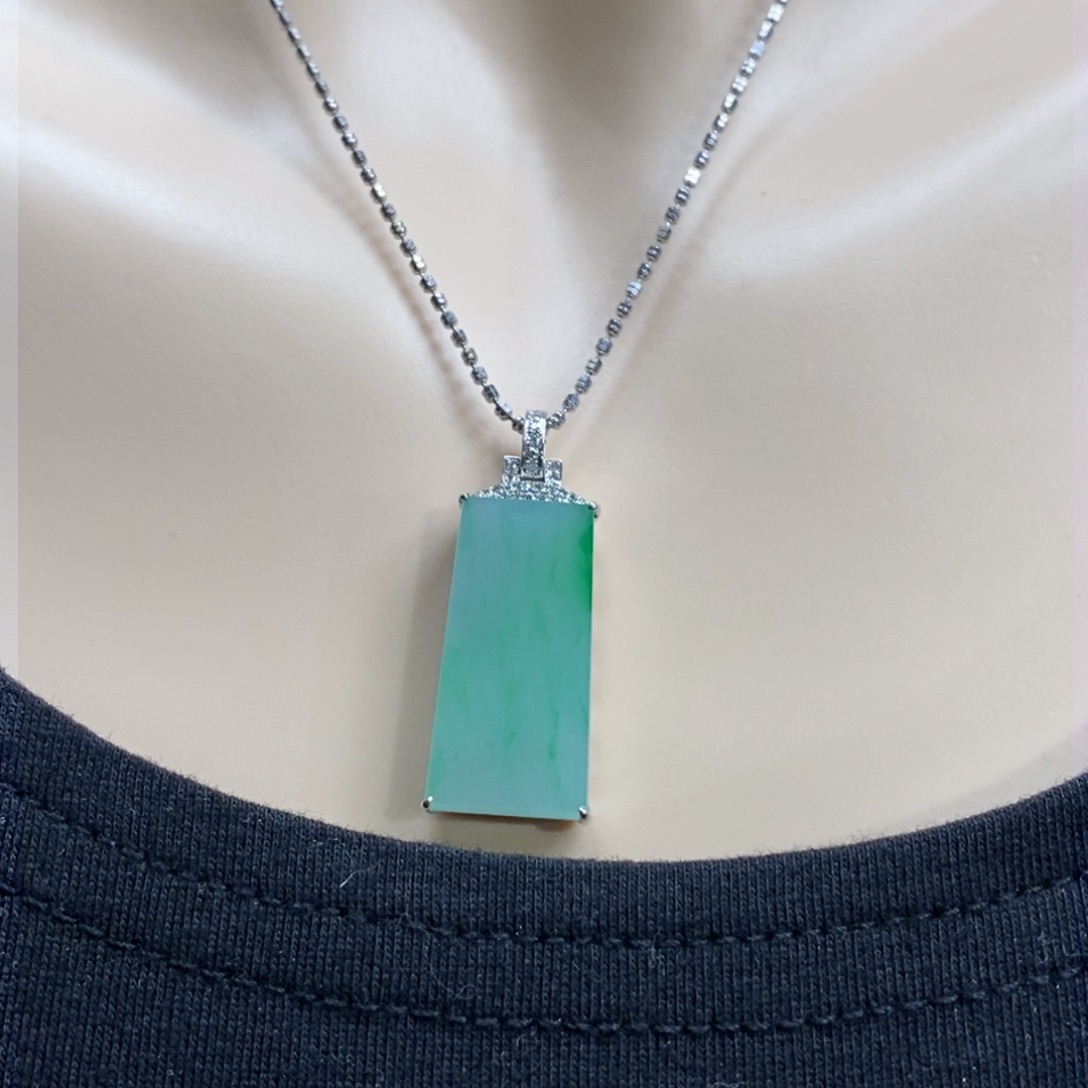 翡翠吊坠(赠链)18K金镶嵌