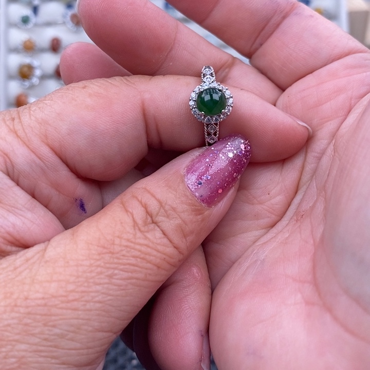 未镶嵌戒指翡翠手****家缅甸