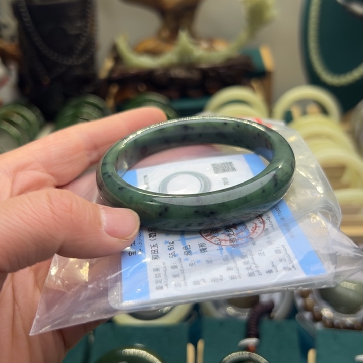 和田玉手镯未镶嵌60.2圈围3756