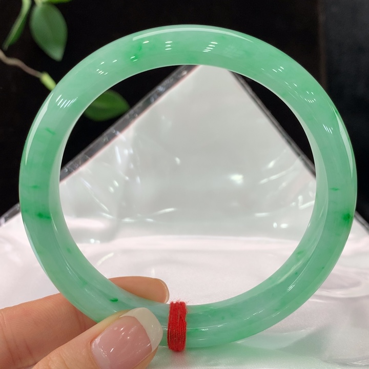 翡翠手镯未镶嵌62圈口0258