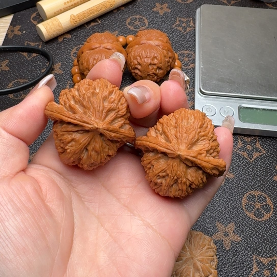 尚****文玩核桃把件42白G372粉丝10级福利