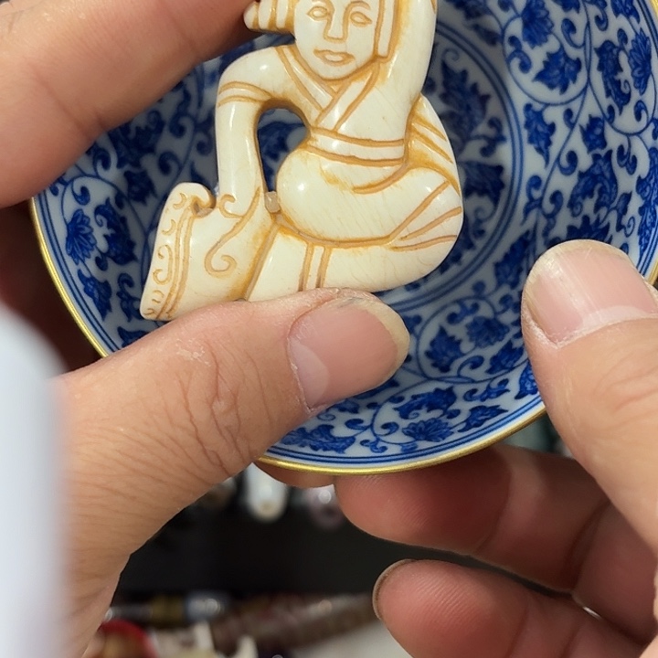 瓷片瓷自顾自的一个