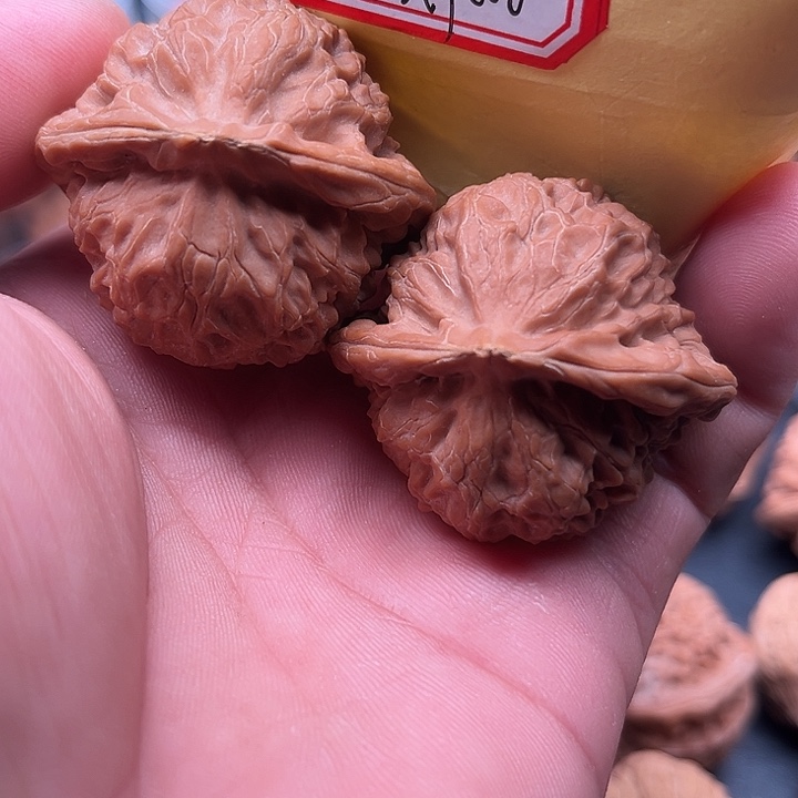 小***王文玩核桃把件宫灯