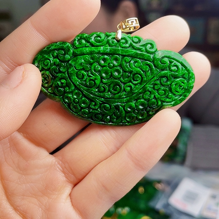 翡翠18K金镶嵌颈饰多样性