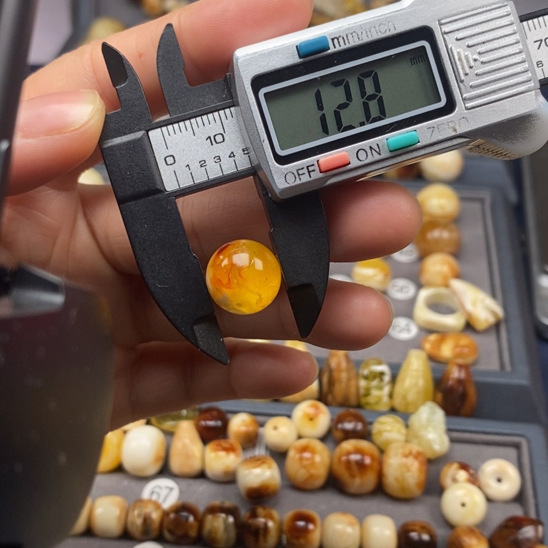 蜜蜡珠宝奇石未镶嵌