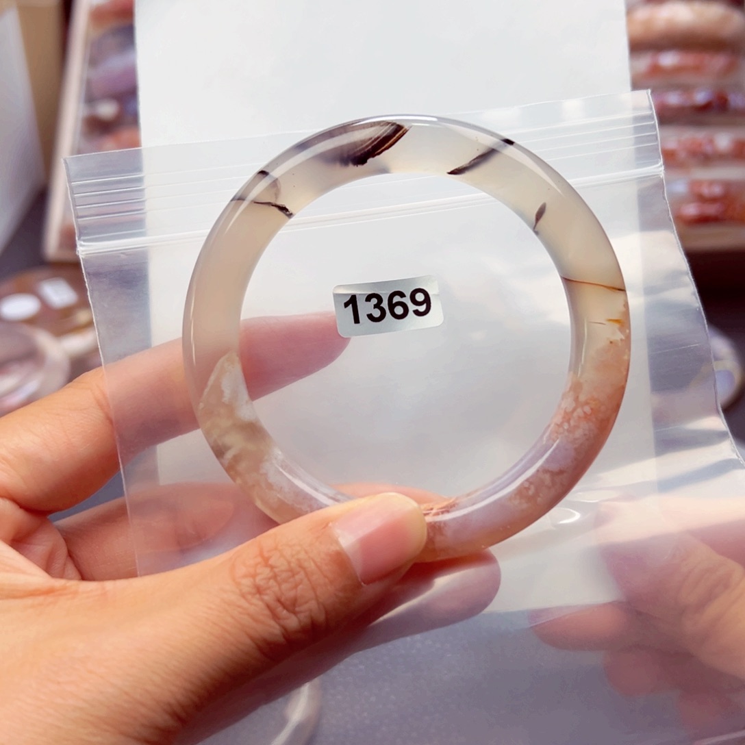 未镶嵌手镯石英质玉佳****i