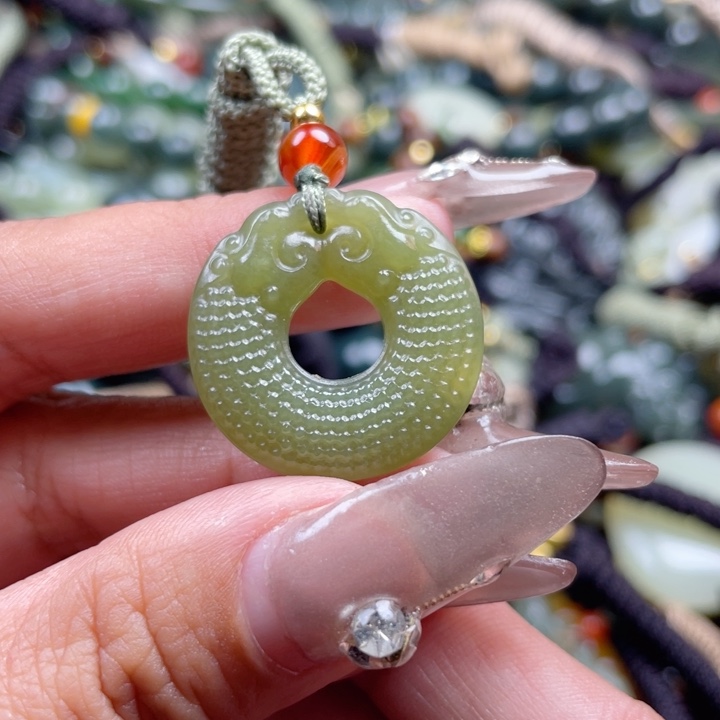 和田玉颈饰未镶嵌