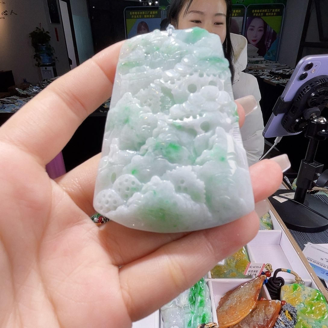 颈饰未镶嵌翡翠一