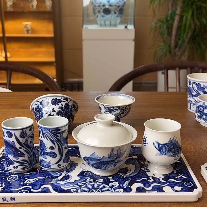年***猫剔茎牡丹压手杯主人杯