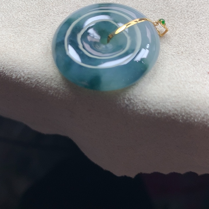 翡翠颈饰18K金镶嵌吊坠