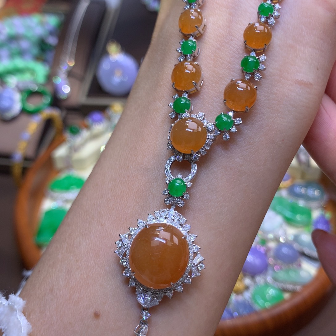 翡翠18K金镶嵌颈饰