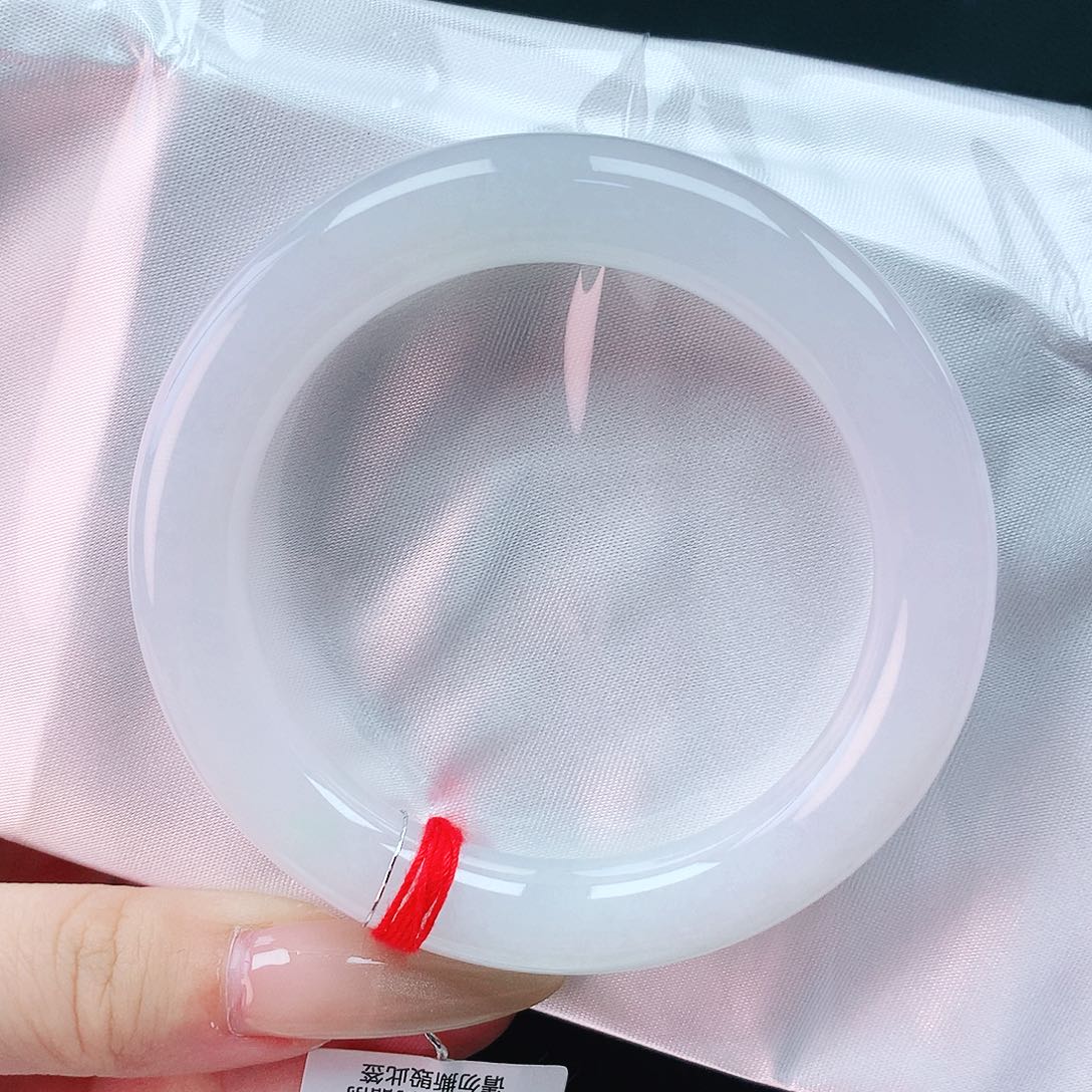 翡翠手镯未镶嵌好**莲55圈