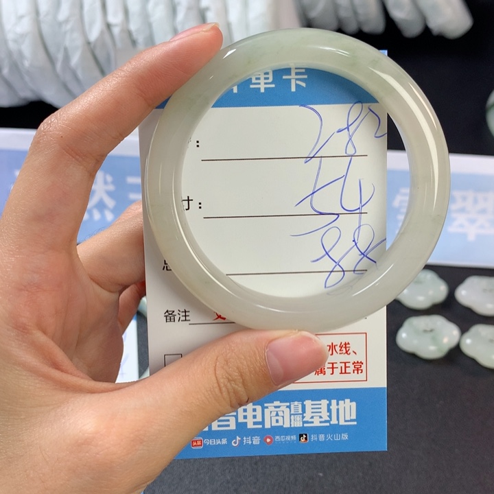 石英质玉手镯未镶嵌