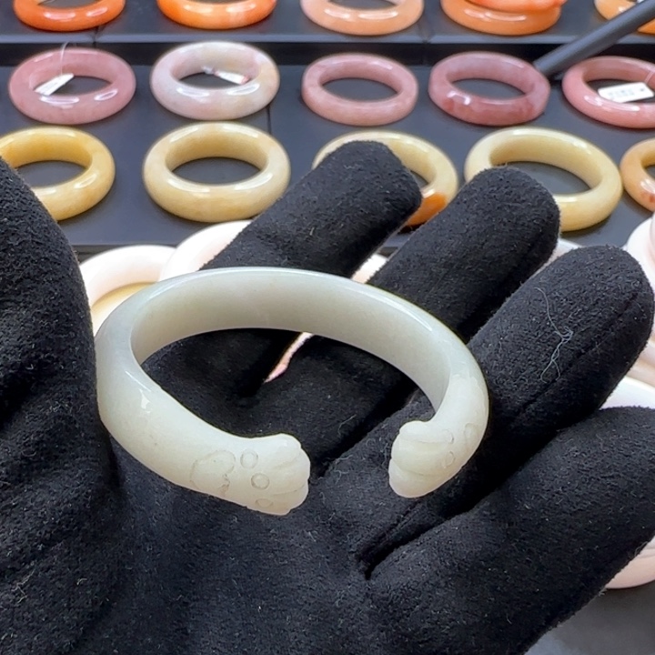 石英质玉手镯未镶嵌