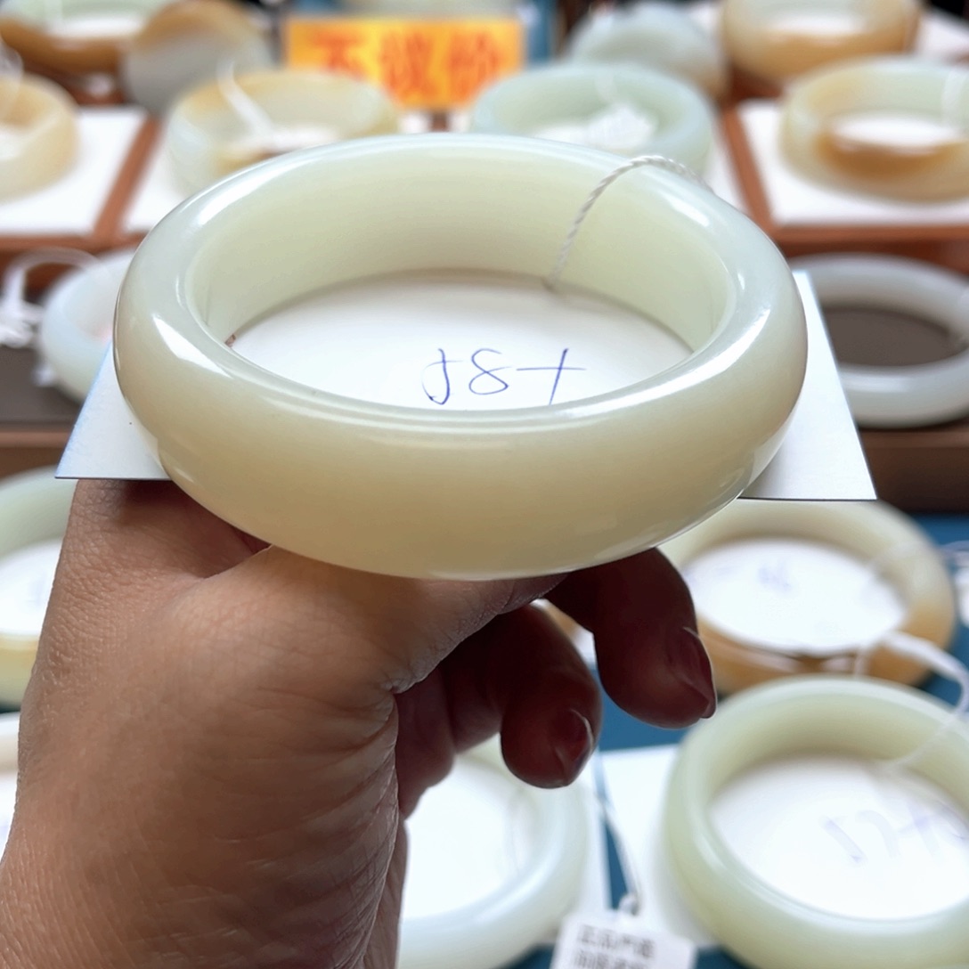 未镶嵌手镯和田玉