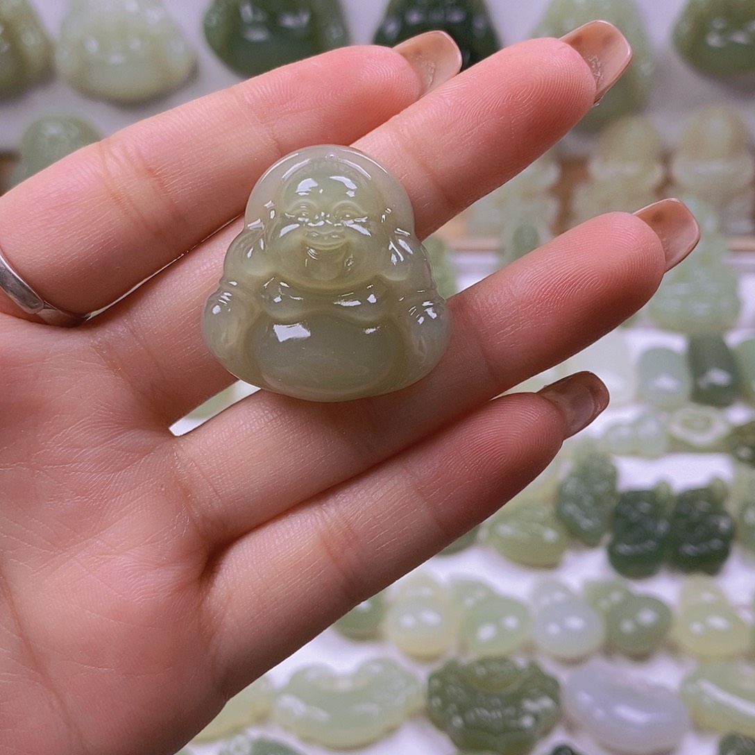 程***欢和田玉未镶嵌颈饰