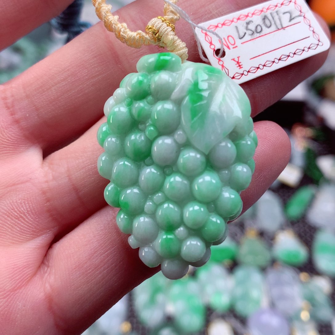 翡翠颈饰未镶嵌翡翠吊坠