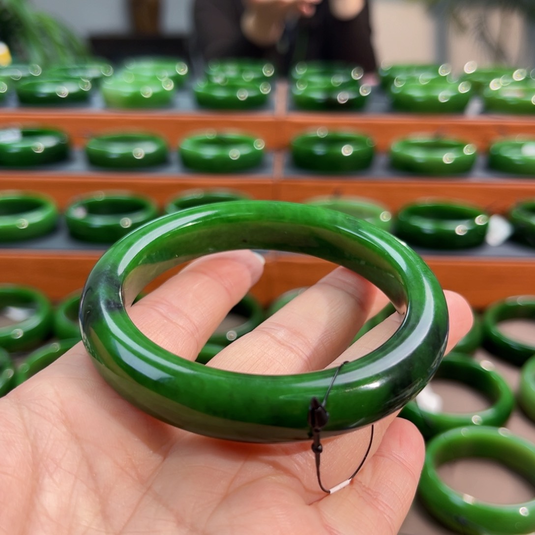 未镶嵌手镯和田玉（碧玉）