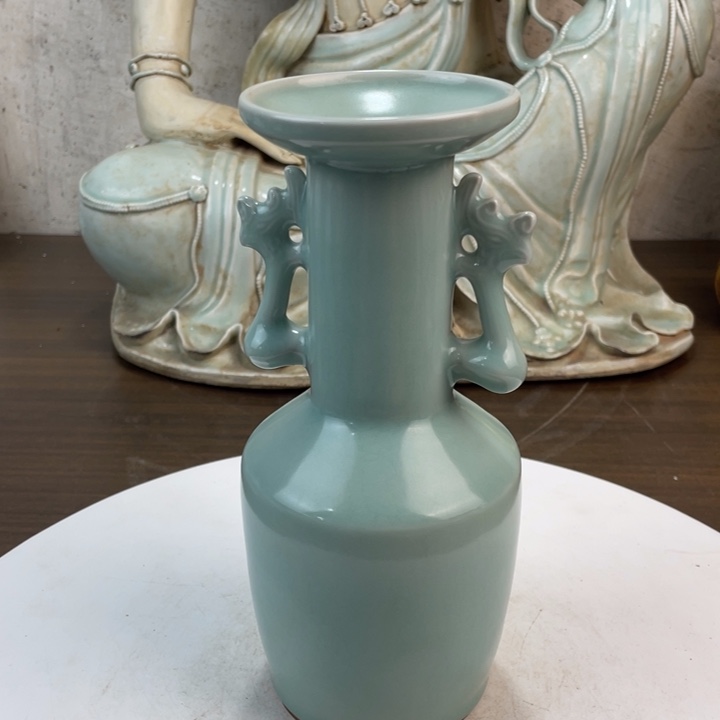 陶瓷龙泉粉青釉瓶