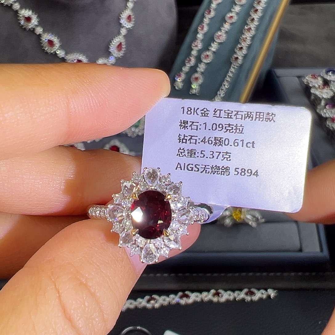 红宝石戒指18K金镶嵌