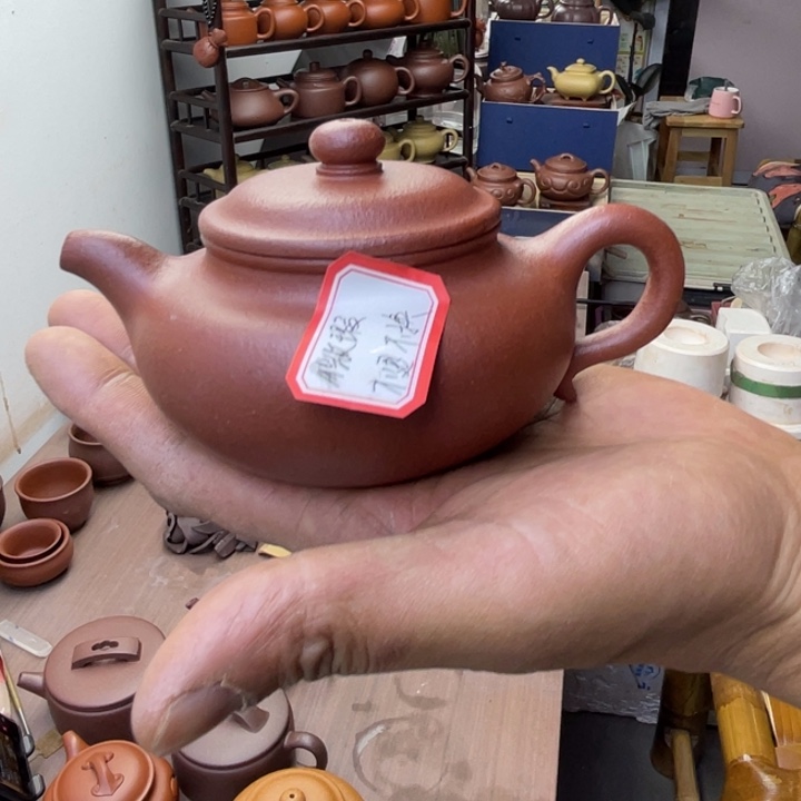 宁***。紫砂茶壶微瑕红降坡精挑30目仿古容量200毫升