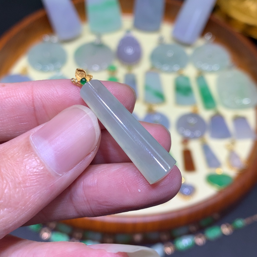 翡翠吊坠(不含链)18K金镶嵌