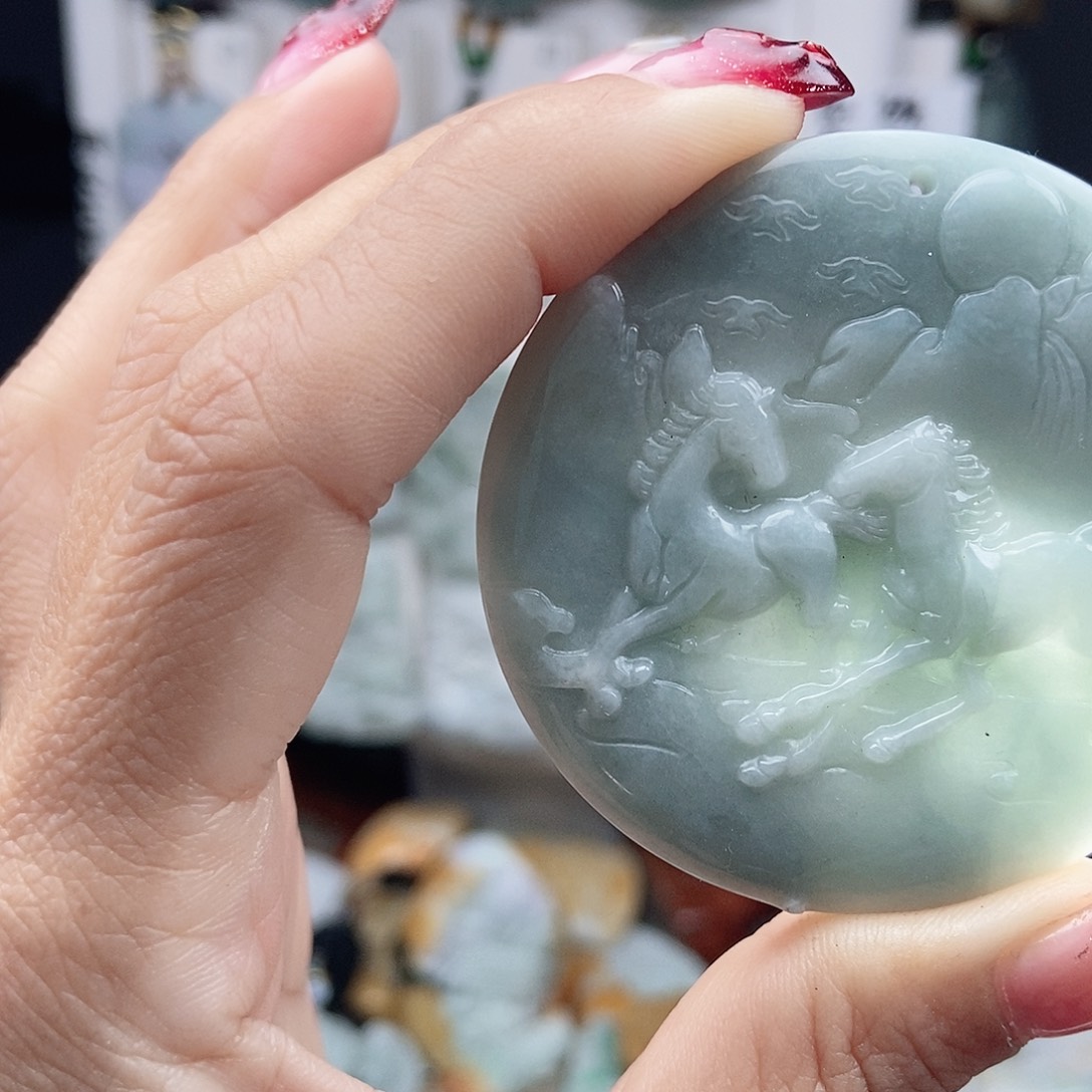 翡翠颈饰未镶嵌翡翠