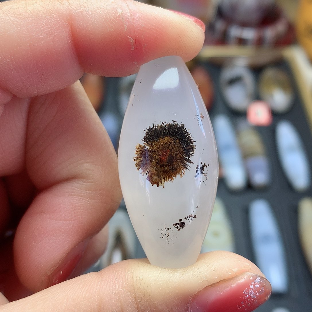 玛瑙/玉髓颈饰未镶嵌