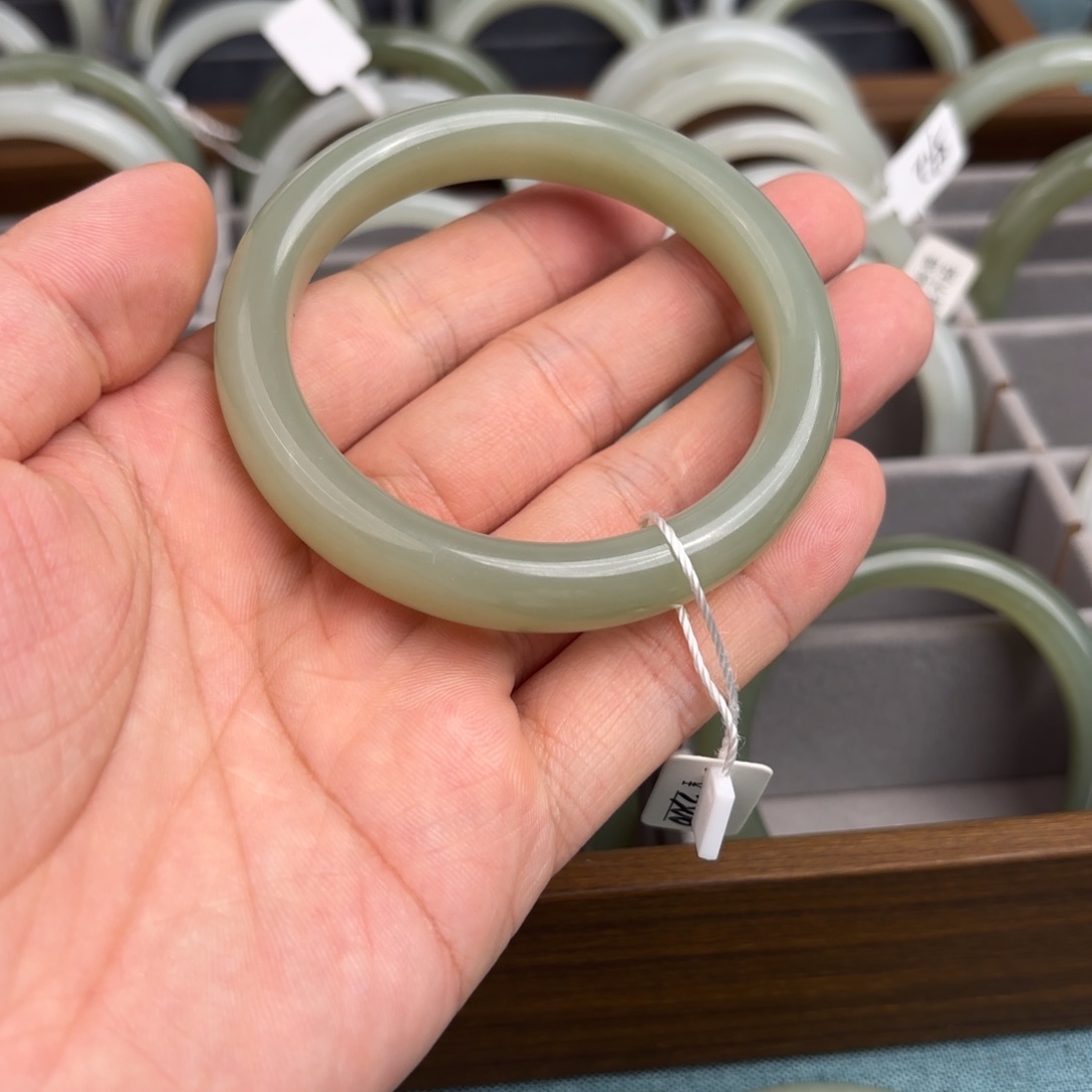 未镶嵌手镯和田玉59.2圈口  8号