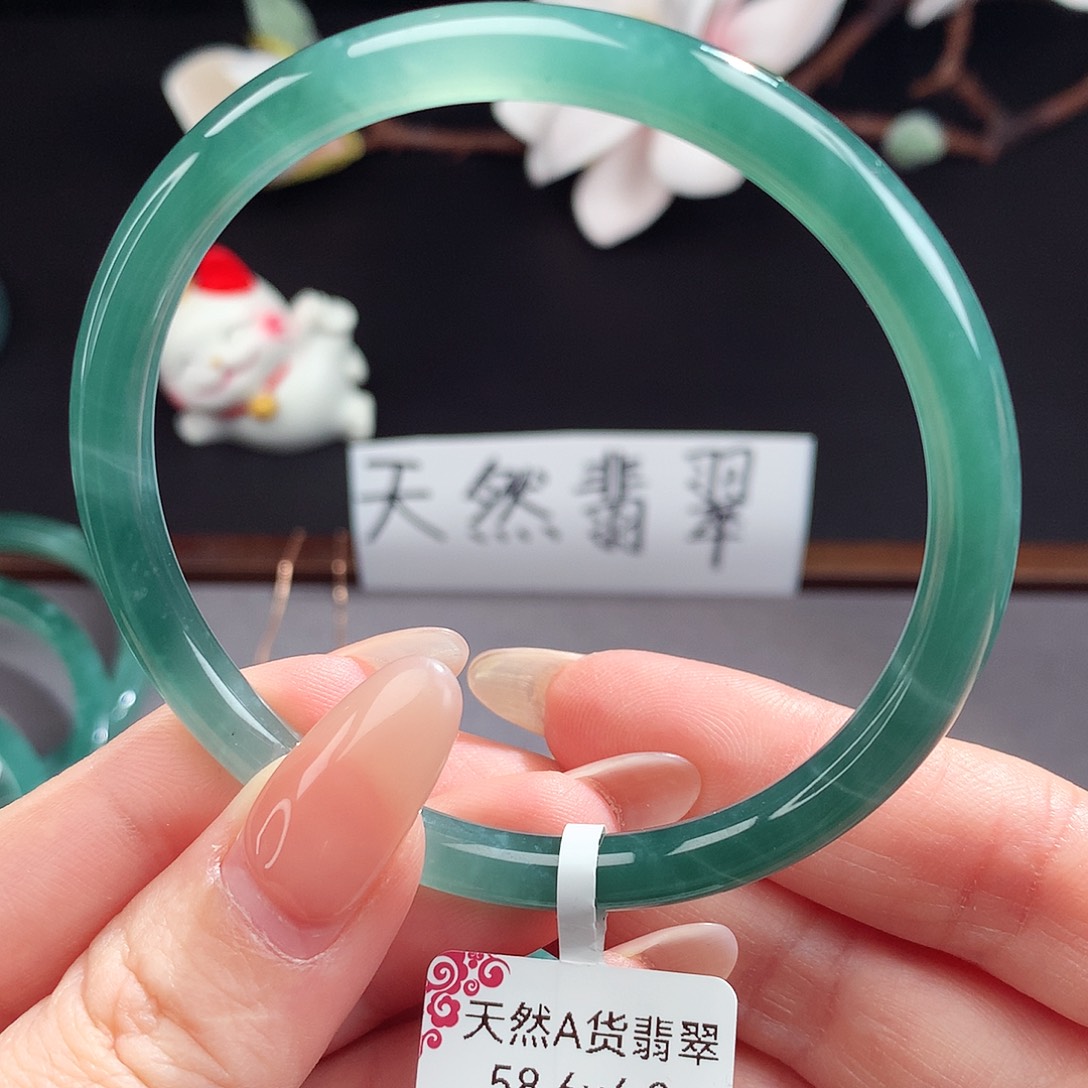 翡翠手镯（圆镯）未镶嵌