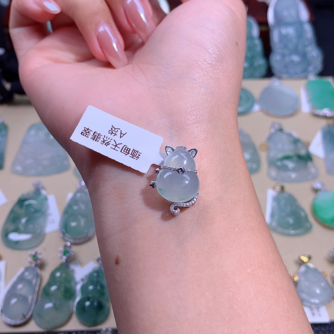 翡翠吊坠(不含链)18K金镶嵌