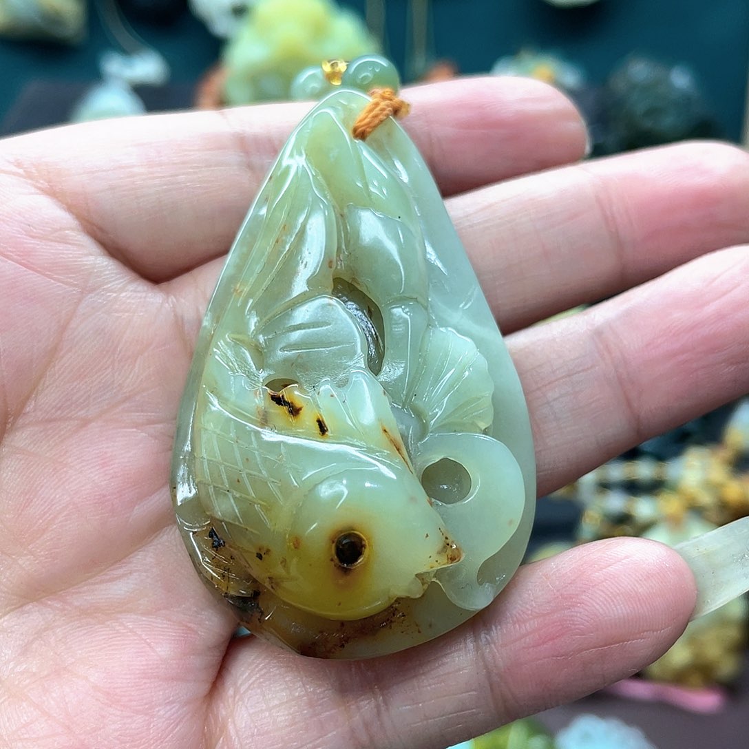 蛇纹石玉颈饰未镶嵌