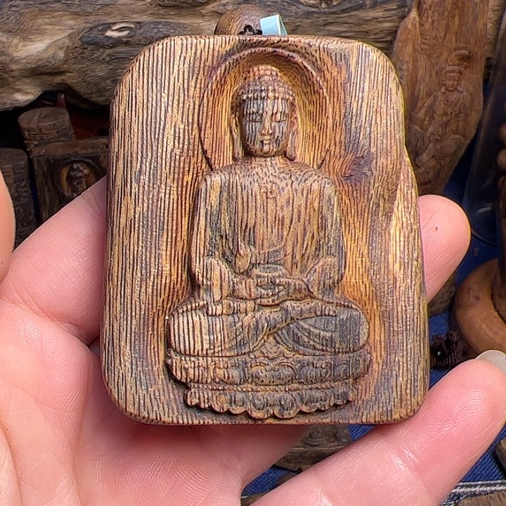 沉香吊坠海南虎斑紫棋大日如来雕刻牌带绳31.5克