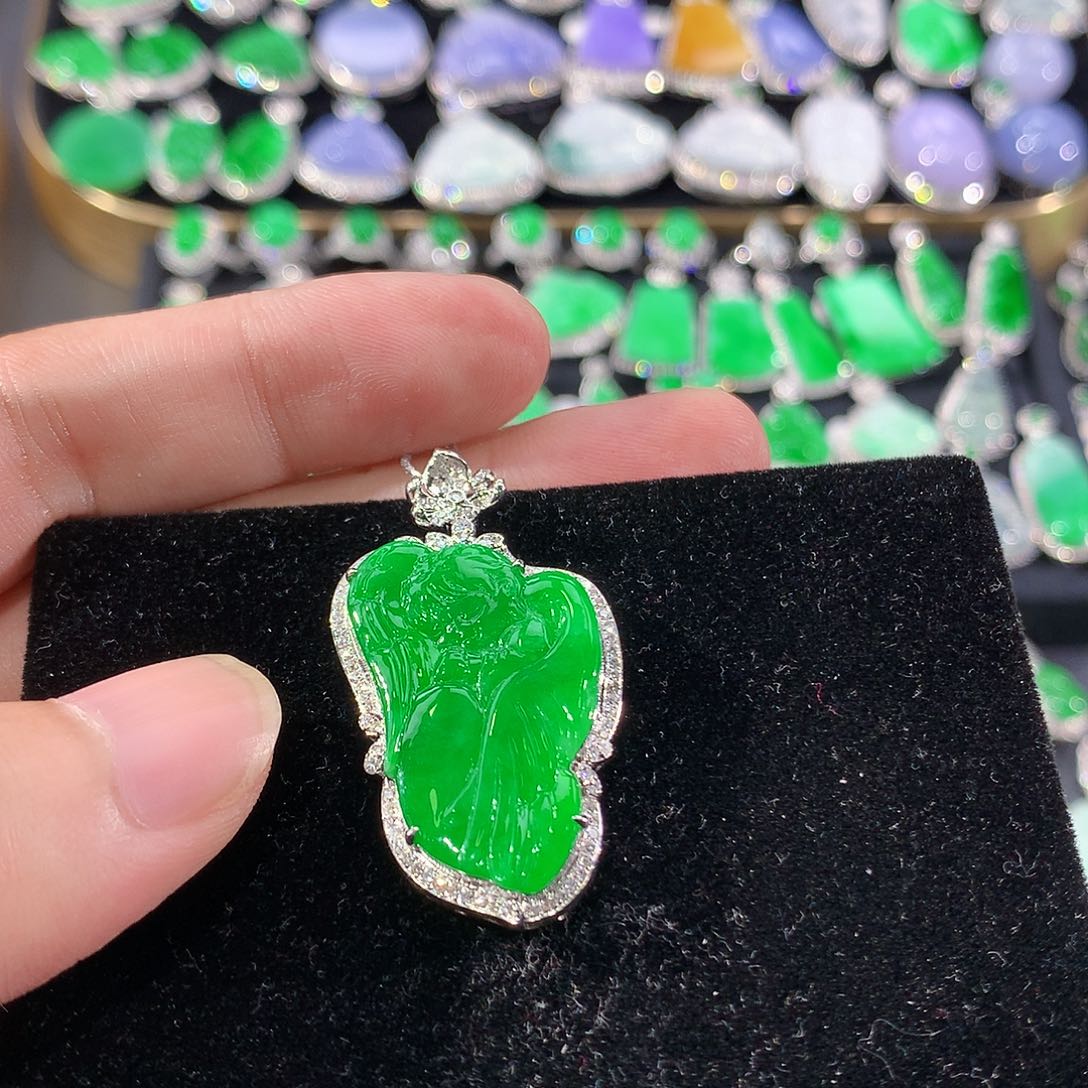 翡翠18K金镶嵌颈饰