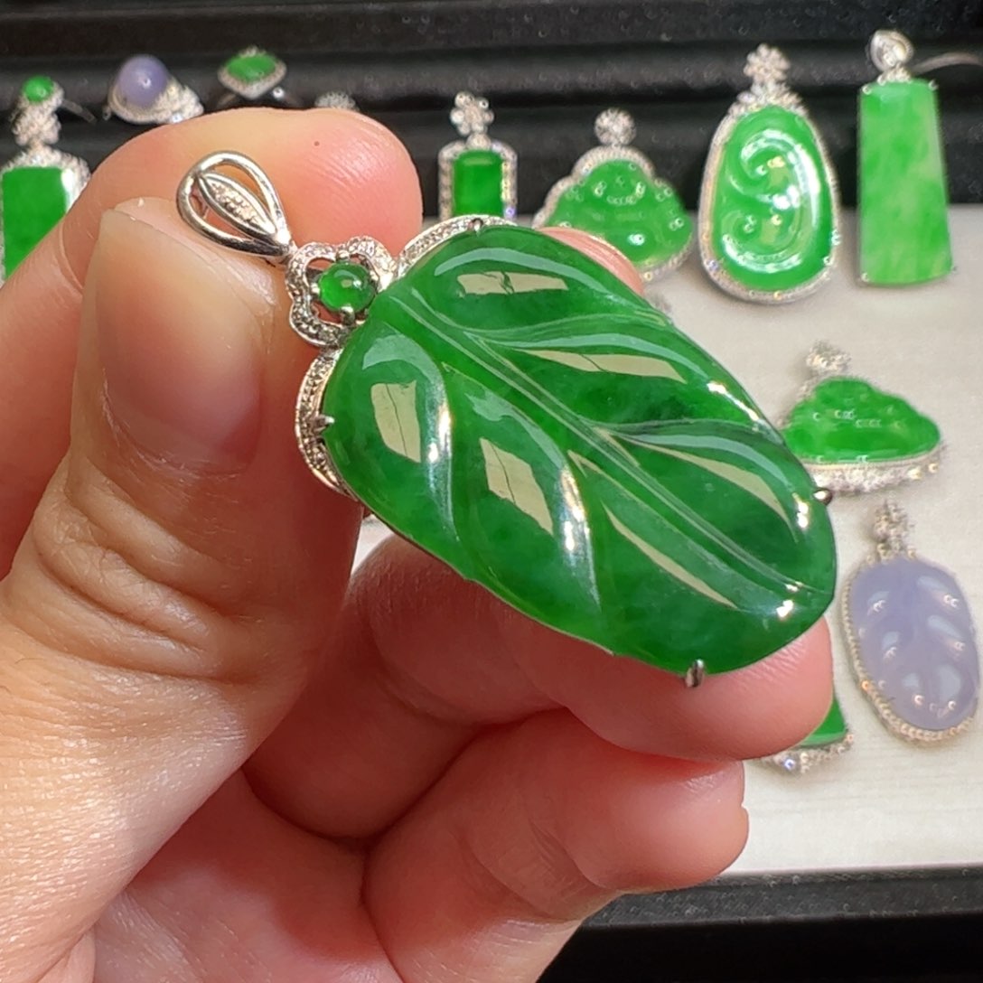 翡翠吊坠(不含链)18K金镶嵌