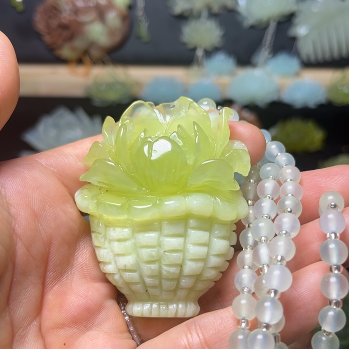 蛇纹石玉未镶嵌颈饰
