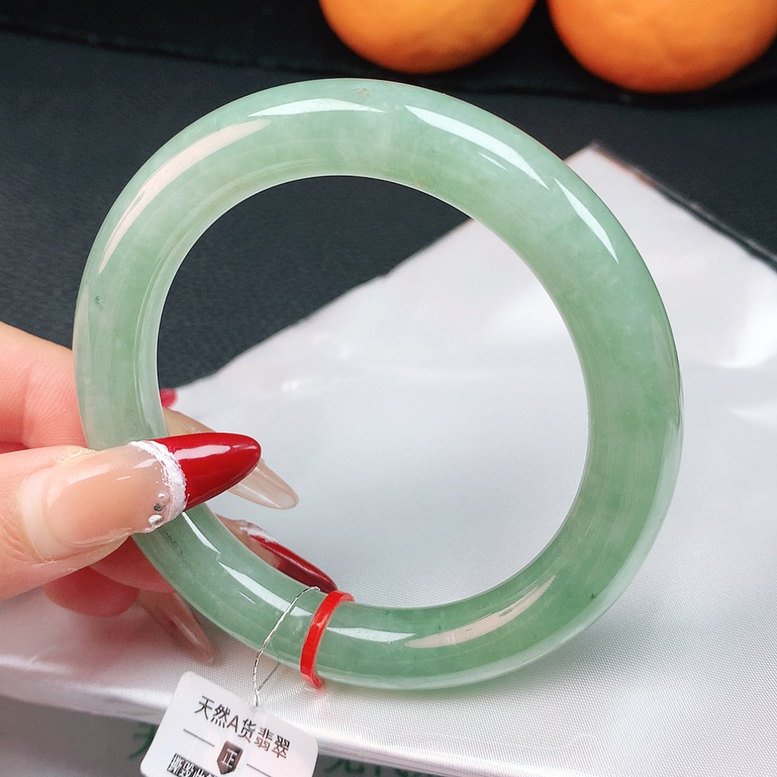 翡翠手镯未镶嵌58圈