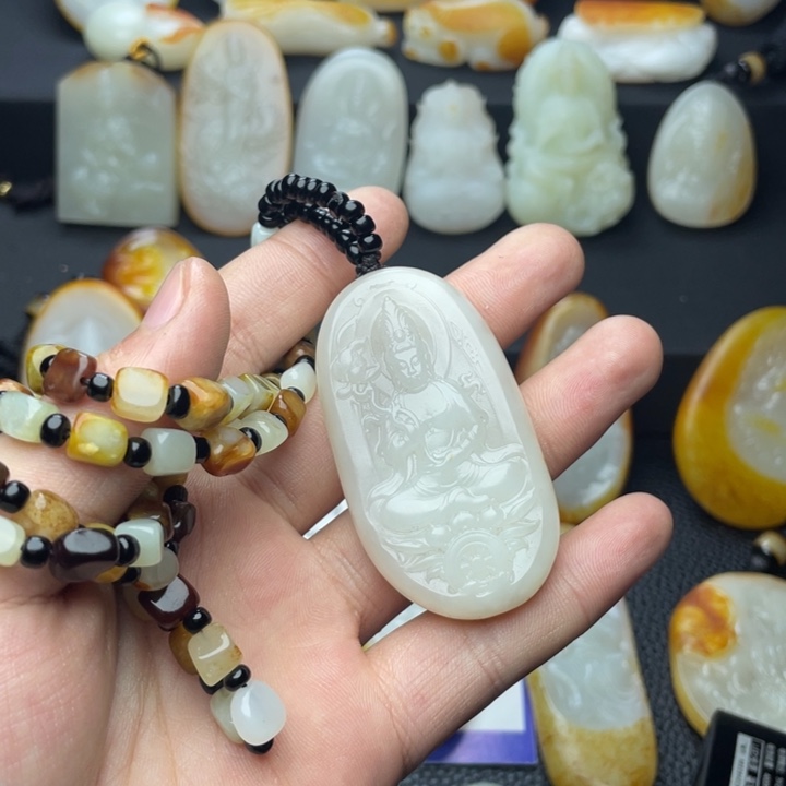 和田玉颈饰未镶嵌雷****）