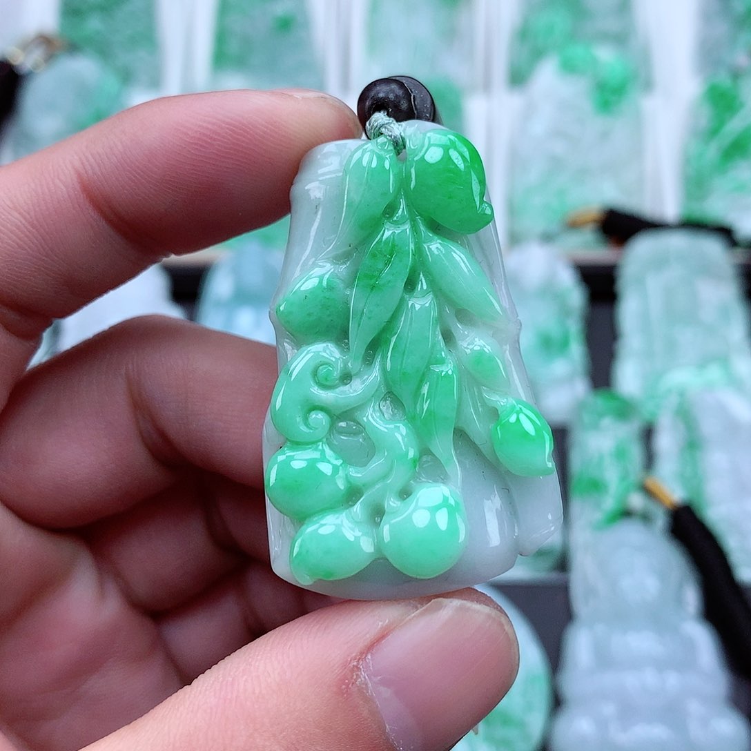 翡翠颈饰未镶嵌翡翠吊坠