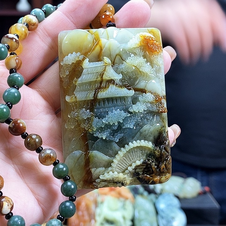 蛇纹石玉吊坠未镶嵌