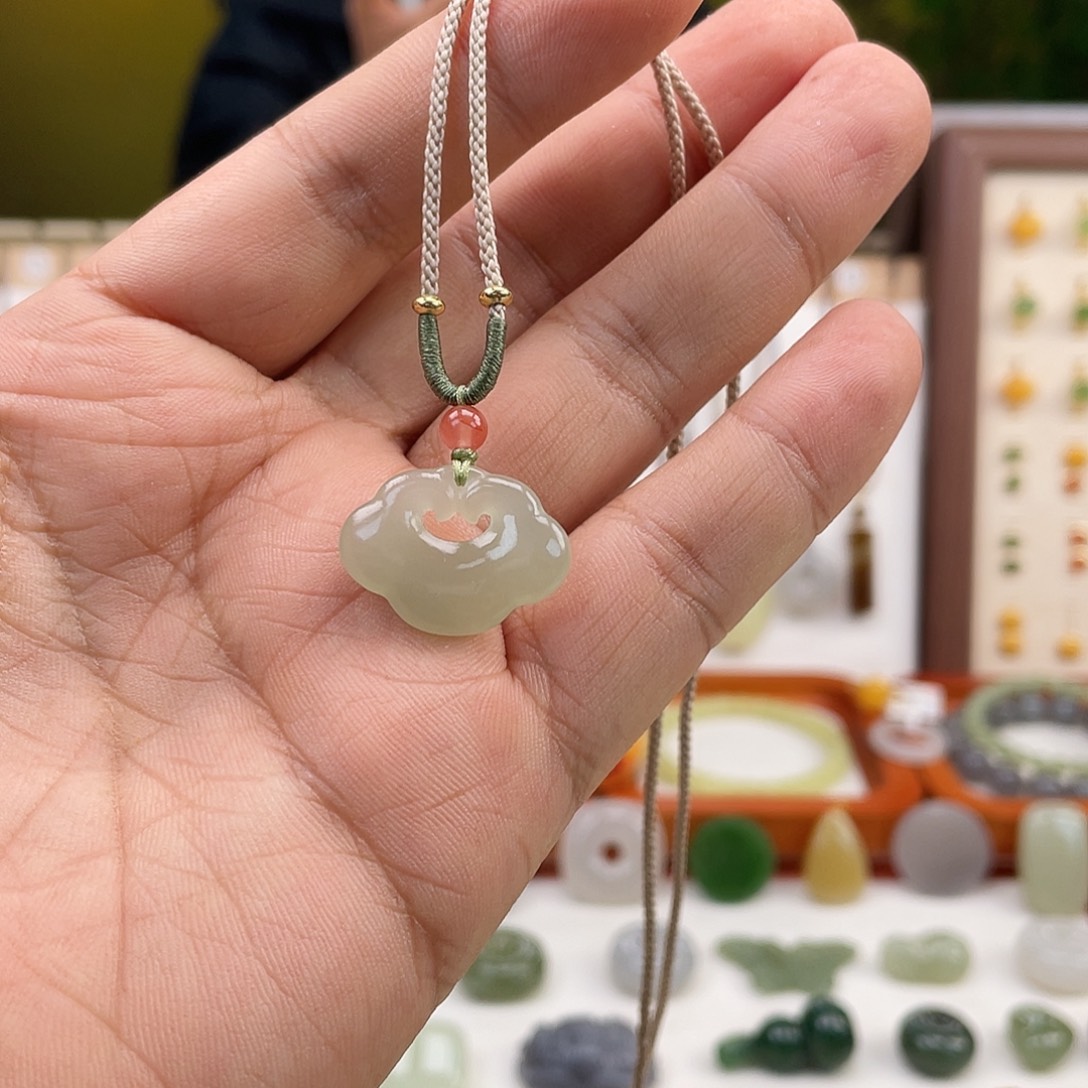 和田玉未镶嵌耳饰