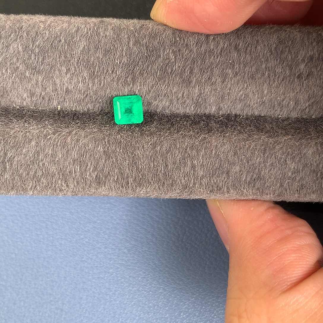祖母绿裸石未镶嵌哥伦比亚76分vvg
