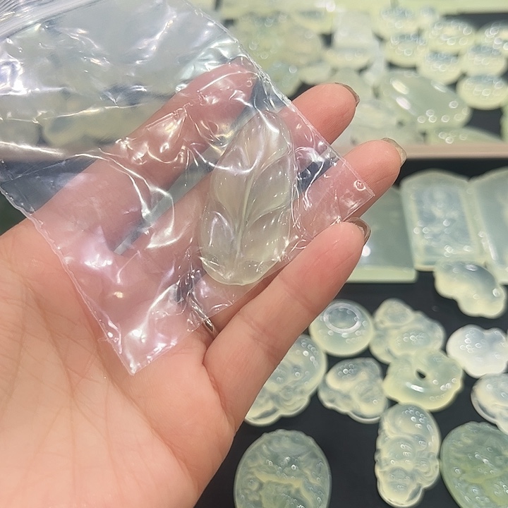 蛇纹石玉合金颈饰