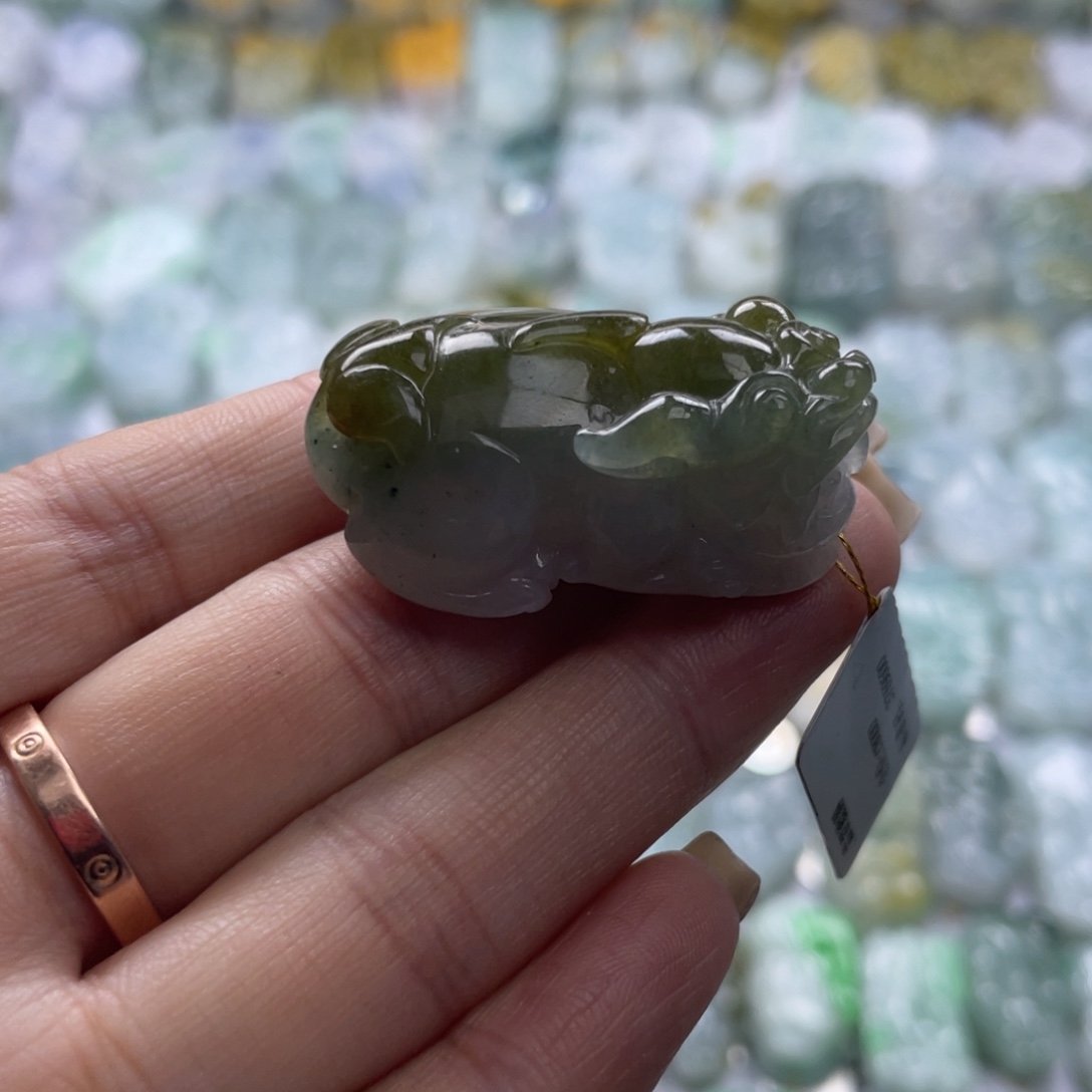 翡翠未镶嵌颈饰貔貅