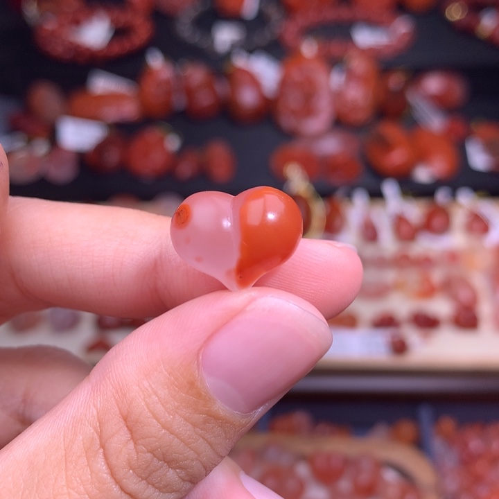 南红玛瑙未镶嵌珠宝半成品屁桃2