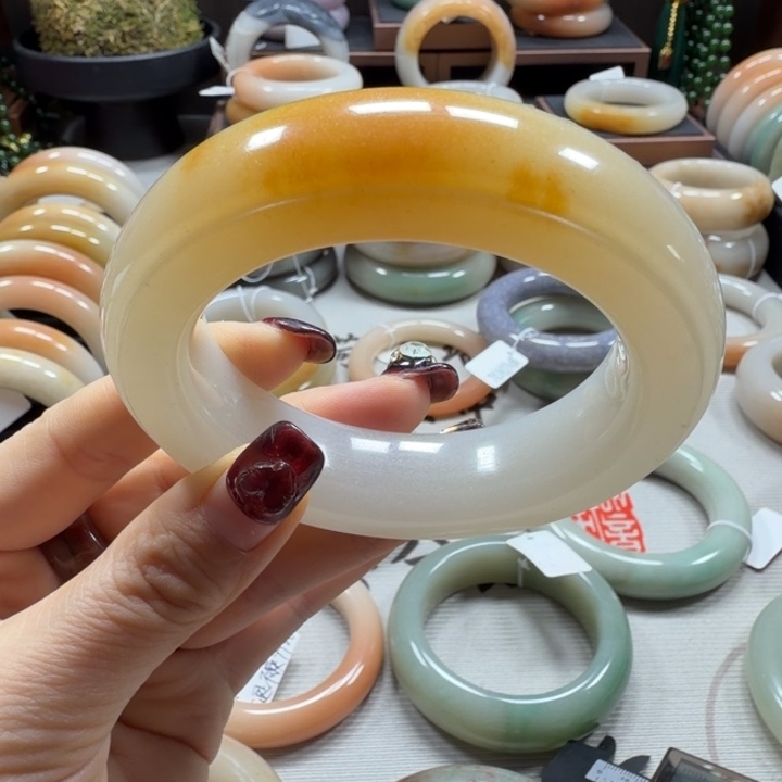 石英质玉未镶嵌手镯