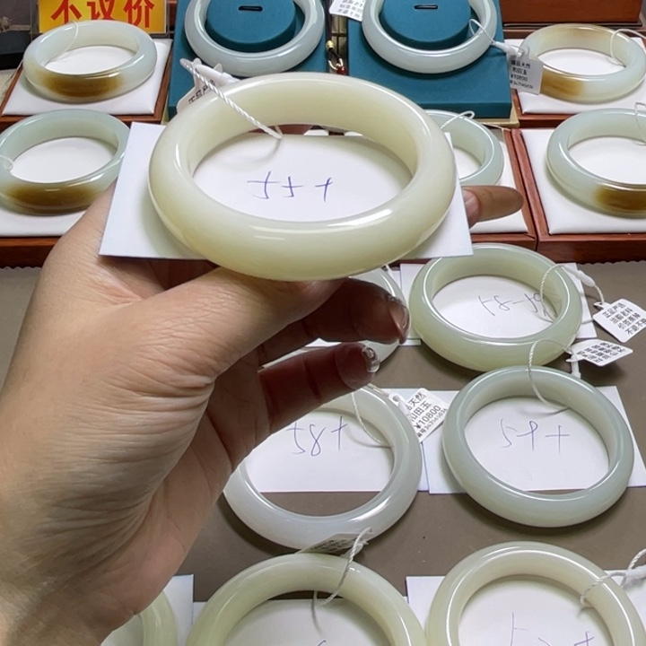 和田玉未镶嵌手镯春*