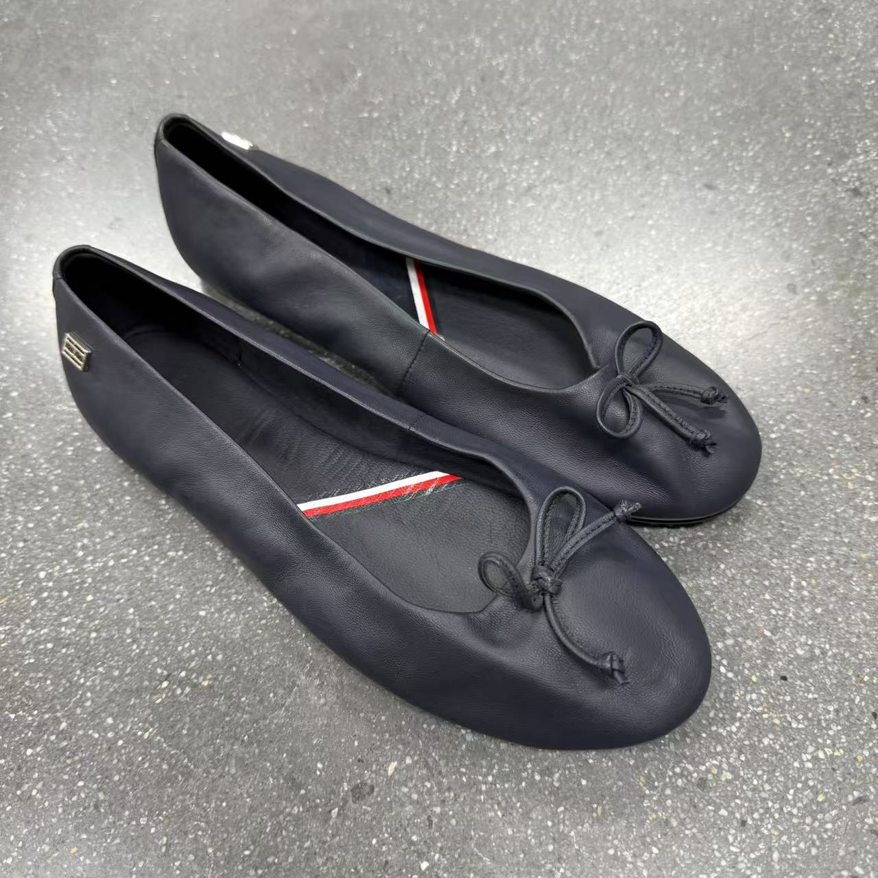 TOMMY HILFIGER汤米 皮革 百搭舒适休闲单鞋女款