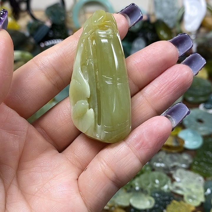 蛇纹石玉吊坠未镶嵌