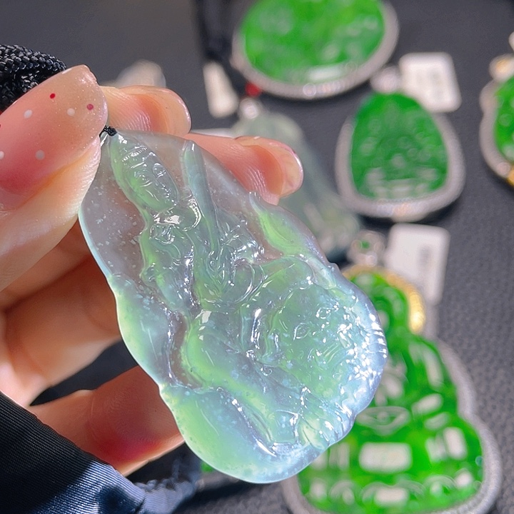 翡翠颈饰未镶嵌67，